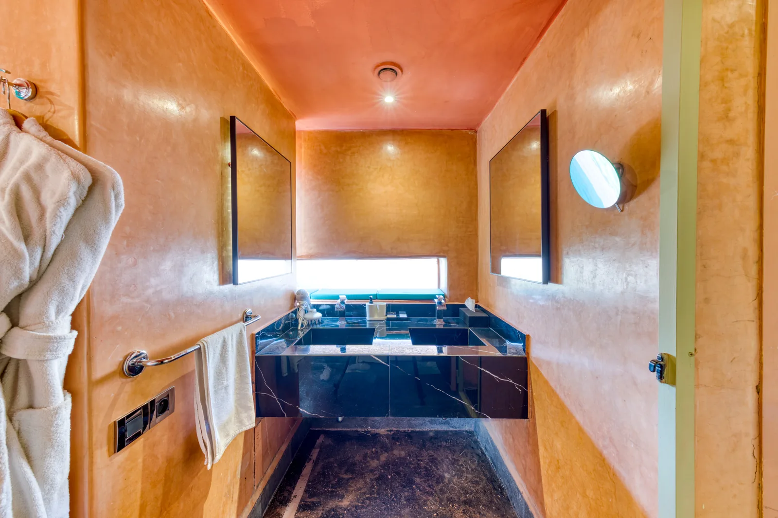 Junior Suite bathroom