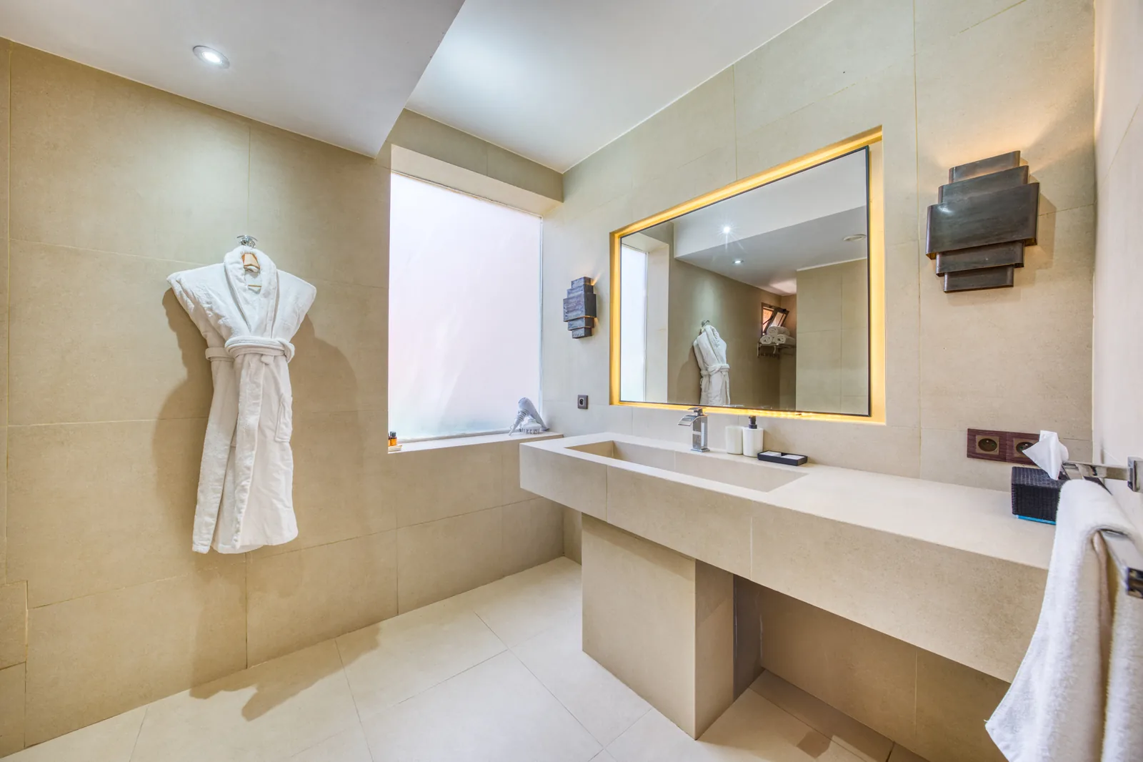 Junior Twin Suite bathroom