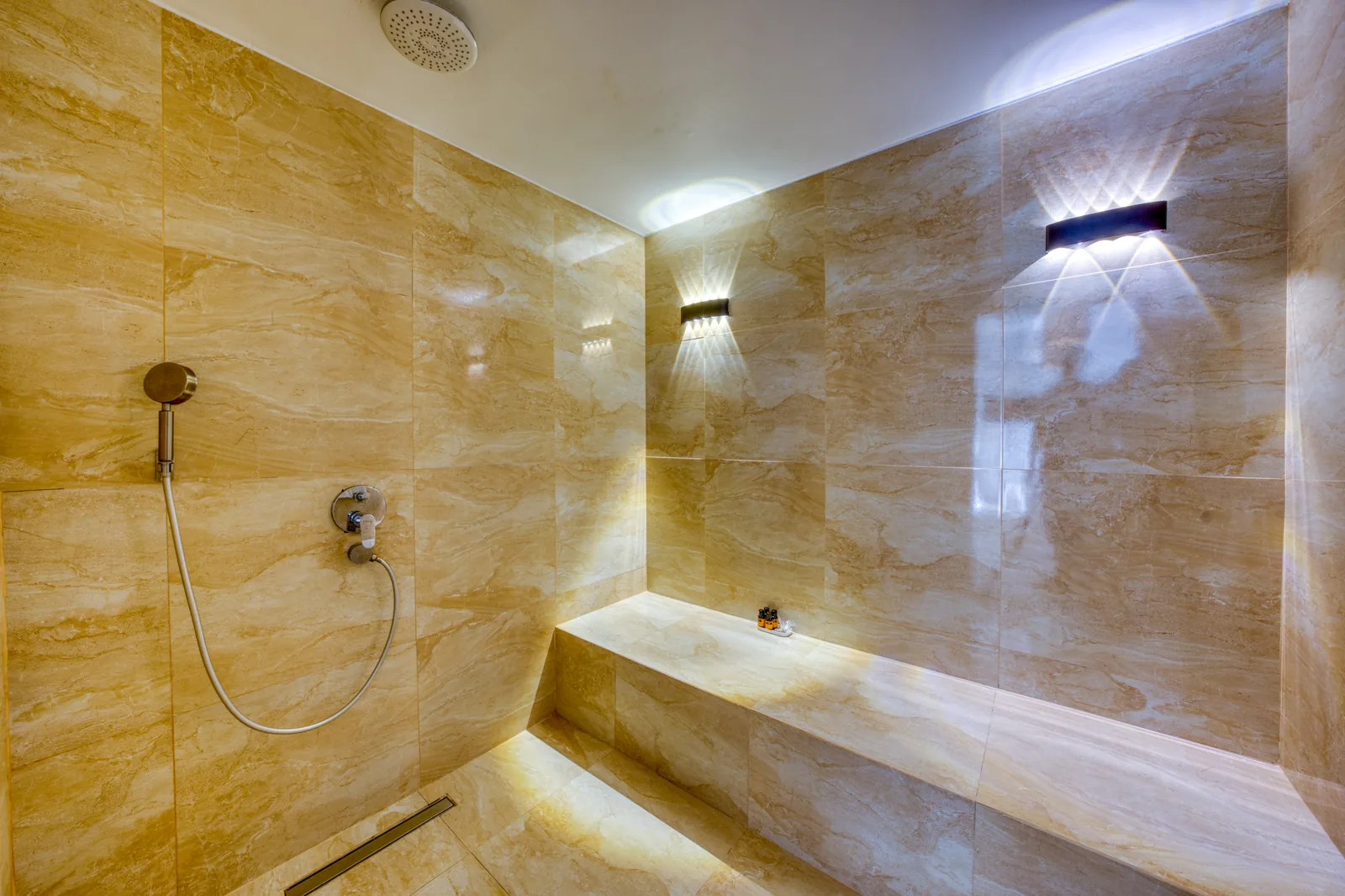 Villa Blanche bathroom