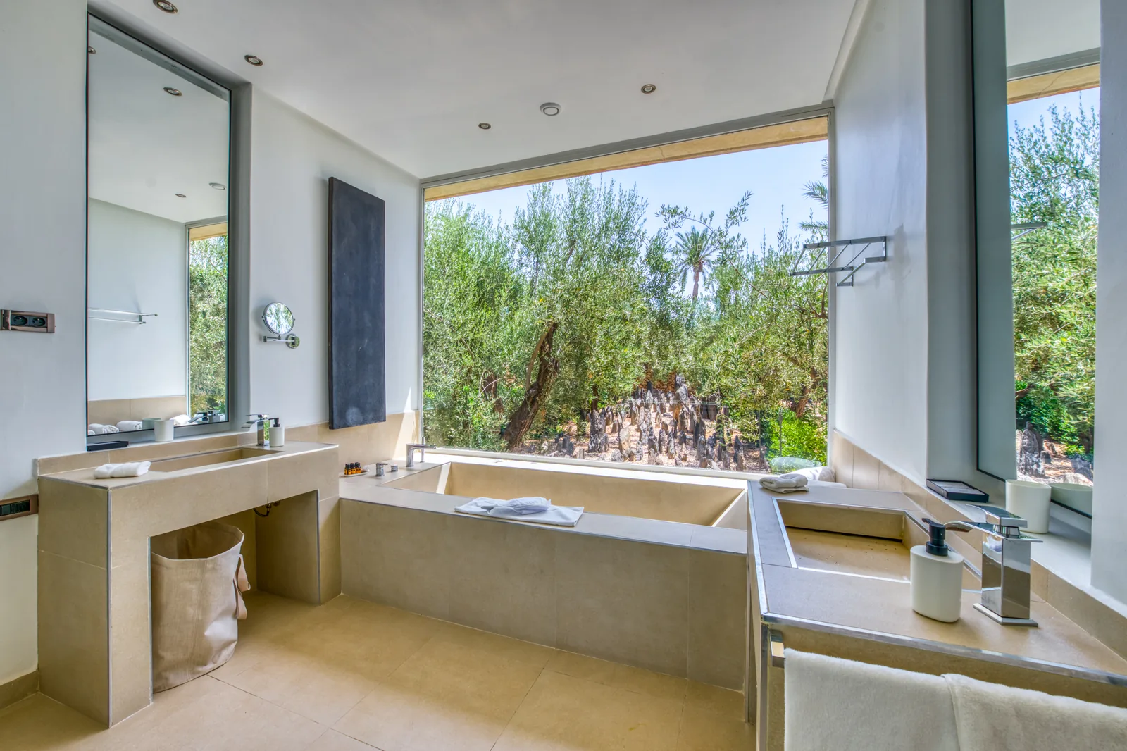 Quadruple Suite bathroom